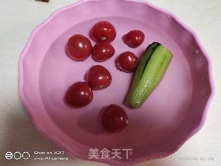圣女果香蕉沙拉的做法步骤：2