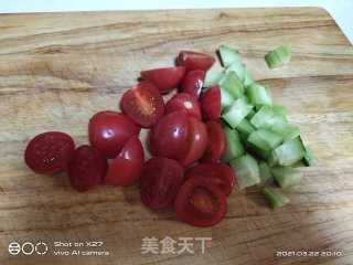 圣女果香蕉沙拉的做法步骤：3