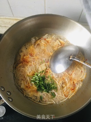 香菇豆腐汤面的做法步骤：8
