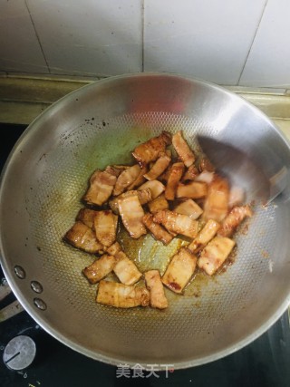红烧肉烩菜的做法步骤：2