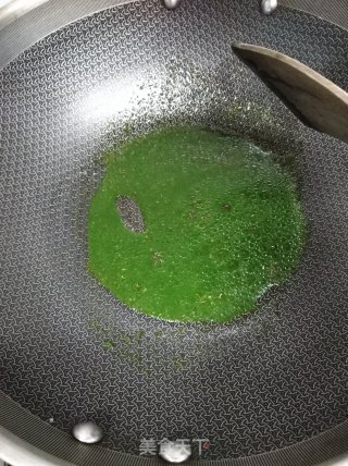 菠菜汁炒饭的做法步骤：2