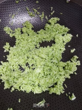 菠菜汁炒饭的做法步骤：3