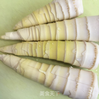 油焖笋的做法步骤：1