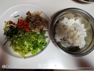 鸡肉芹菜炒饭的做法步骤：1