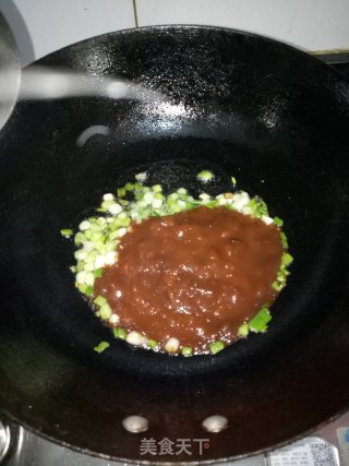 小葱炸豆瓣酱的做法步骤：3