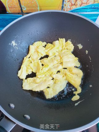 春韭菜炒鸡蛋的做法步骤：3