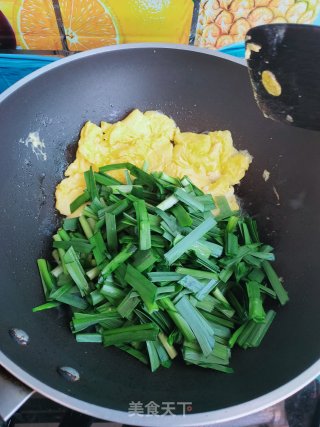 春韭菜炒鸡蛋的做法步骤：4