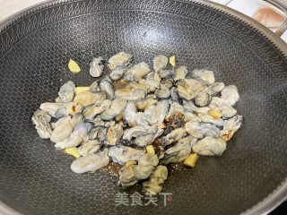 蚝干炒辣椒的做法步骤：6