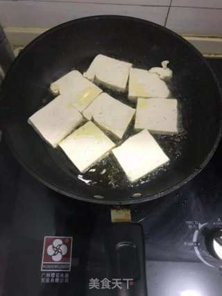 豆腐烧肉的做法步骤：1