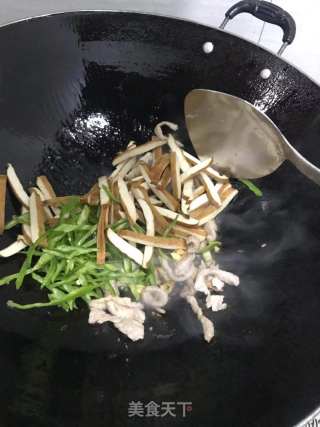 辣炒豆干肉丝的做法步骤：3