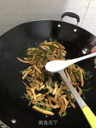 辣炒豆干肉丝的做法步骤：6