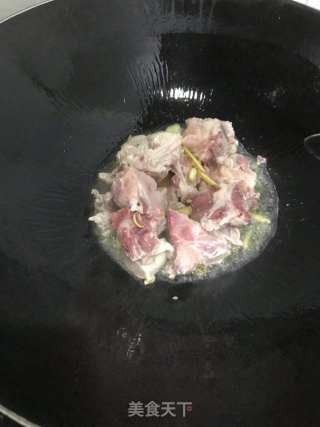 红烧肉骨头的做法步骤：1