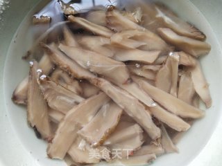 腌大头菜炒五花肉的做法步骤：3