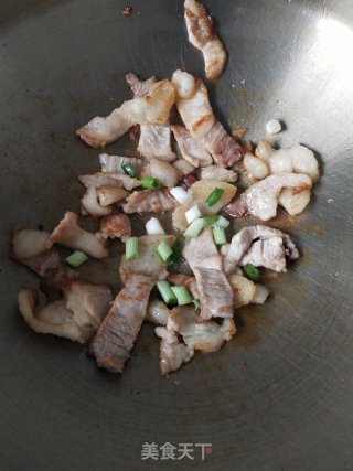 腌大头菜炒五花肉的做法步骤：6