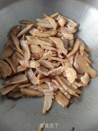 腌大头菜炒五花肉的做法步骤：8