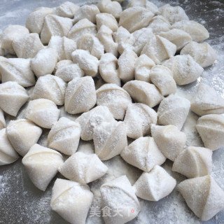 油泼芹菜鲜肉水饺的做法步骤：7