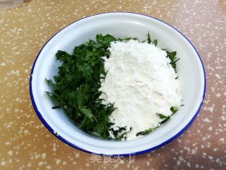香菜鸡蛋饼的做法步骤：2