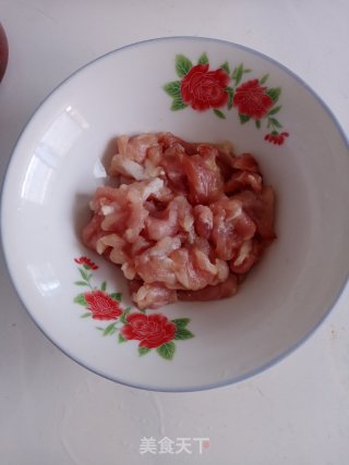 瘦肉炒河南豆的做法步骤：2