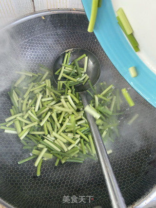 蒜薹炒鸡蛋的做法步骤：10