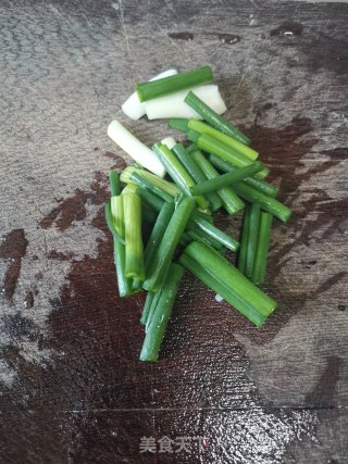 蚕豆春笋炒咸肉的做法步骤：3
