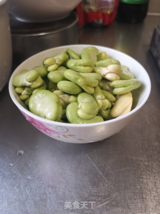 蚕豆春笋炒咸肉的做法步骤：4