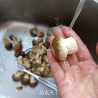 油鸡枞菌炒姬松茸的做法步骤：1