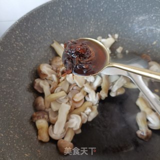 油鸡枞菌炒姬松茸的做法步骤：10