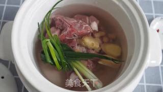 海参排骨山药汤的做法步骤：3