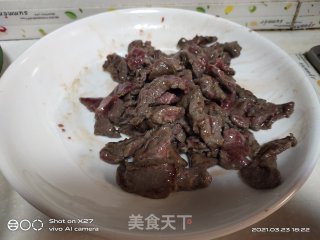 豆角芹菜豆干炒牛肉的做法步骤：3
