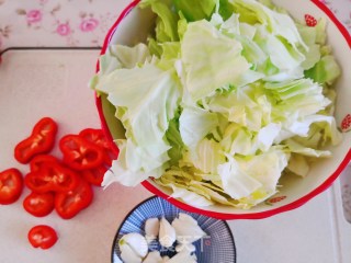 蚝油手撕包菜的做法步骤：2