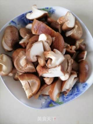 炒香菇的做法步骤：1