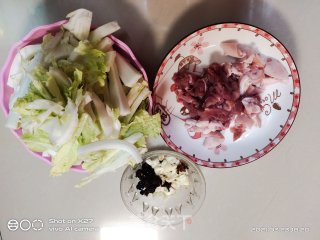 肉片炒白菜的做法步骤：1