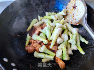 五花肉炒芦苇笋的做法步骤：12