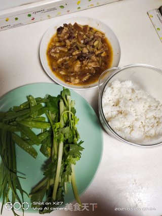 芹菜荷兰豆肉片炒饭的做法步骤：1