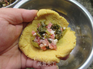 咸菜肉末馅玉米团的做法步骤：12