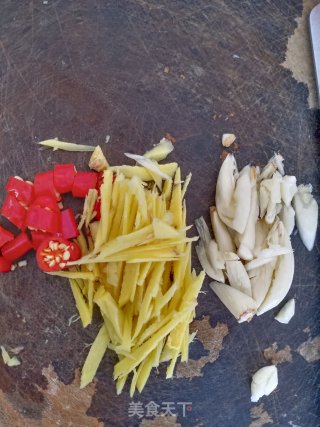 蒜苔炒羊肉的做法步骤：3