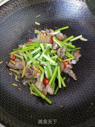 蒜苔炒羊肉的做法步骤：6