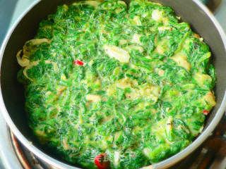荠菜鸡蛋饼的做法步骤：4