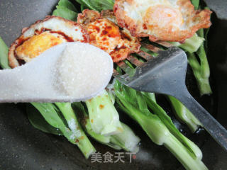 菜芯烧鸡蛋的做法步骤：8