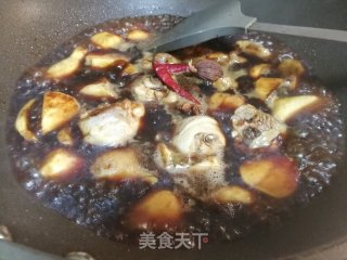 色泽鲜亮，软糯香甜的慈姑炖鸡的做法步骤：6
