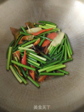 鱿鱼炒蒜薹的做法步骤：7
