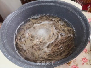 沙拉炒面的做法步骤：1