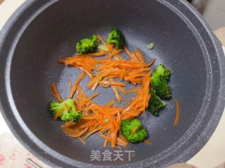 沙拉炒面的做法步骤：3