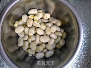 素焖蚕豆的做法步骤：1