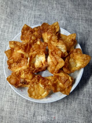 炸草莓果馅馄饨的做法步骤：8