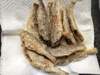 酥炸小黄鱼的做法步骤：7
