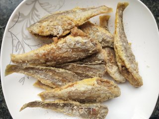 酥炸小黄鱼的做法步骤：8