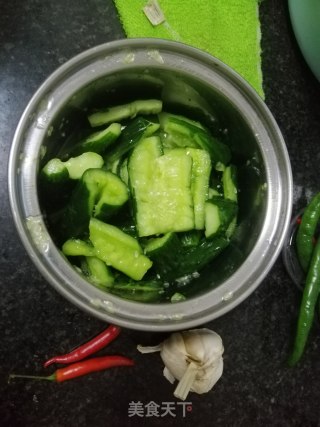 凉拌黄瓜的做法步骤：1