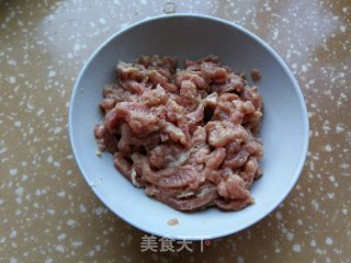 香菇白菜炒肉丝的做法步骤：1