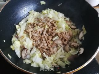 香菇白菜炒肉丝的做法步骤：5